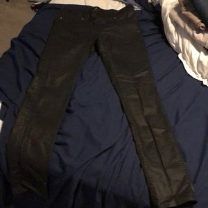 Shiny black jeggings